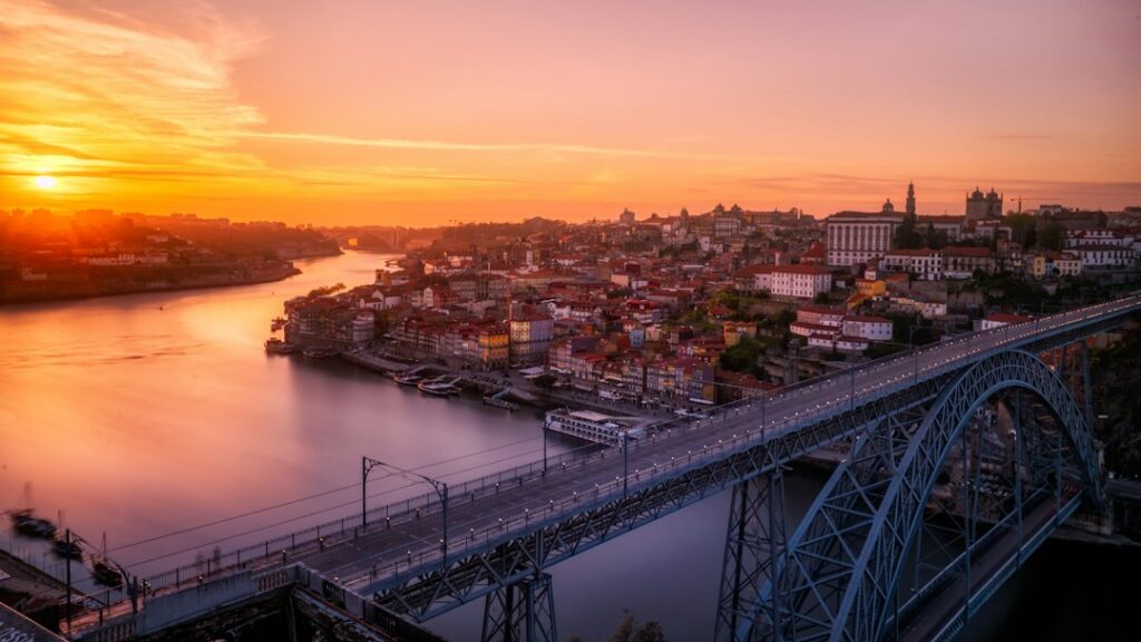 Toàn cảnh Porto và sông Douro, một trong chín điểm đến châu Âu trong bài viết