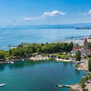 Nhìn từ trên không của hồ Leman - thành phố Lausanne ở Thụy Sĩ