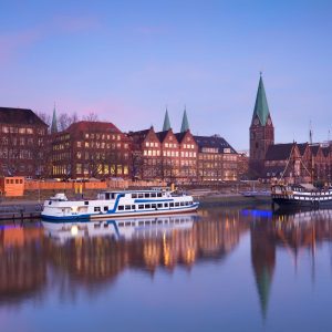 Hoàng hôn trên sông ở thành phố Bremen